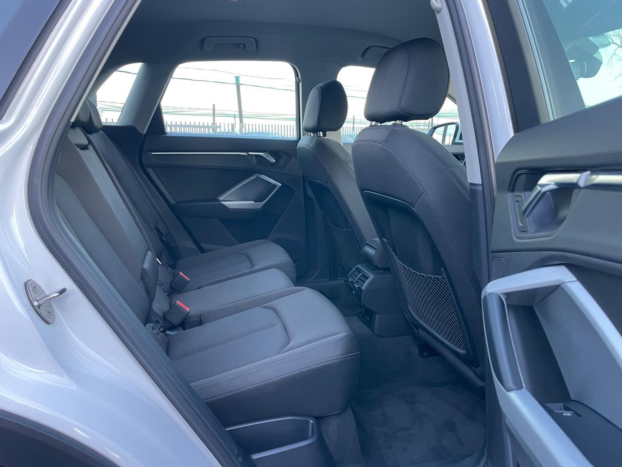 Audi Q3 45 TFSI e S tronic Business