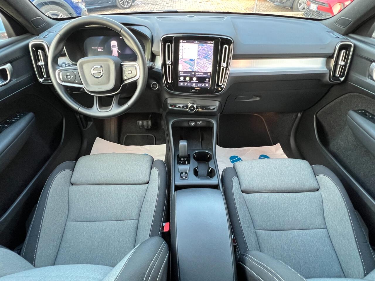 Volvo XC40 B3 automatico Plus Dark