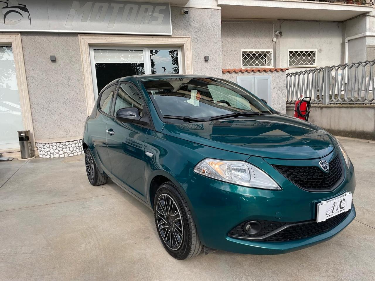 Lancia Ypsilon 1.0 FireFly 5 porte S&S Hybrid Ecochic