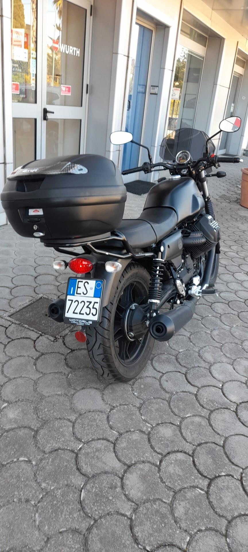 Moto Guzzi V7 III STONE