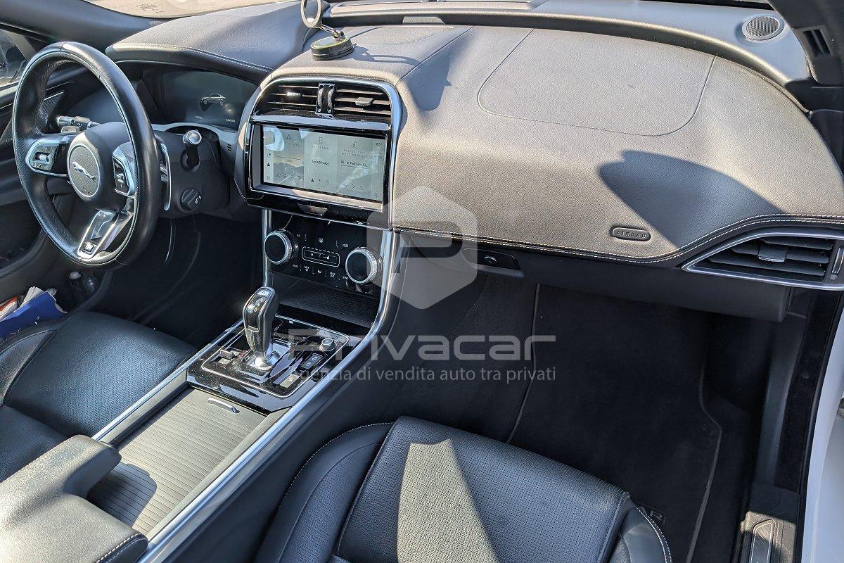 JAGUAR XE 2.0 D 204 CV AWD aut. R-Dynamic Black