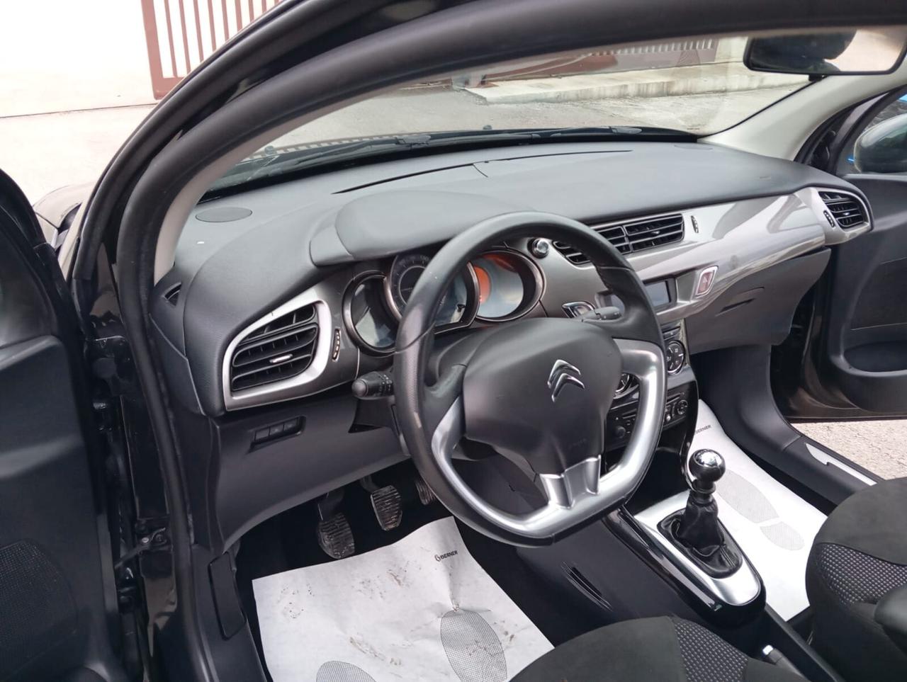 C3 1.6 e-HDi 110 airdream Exclusive