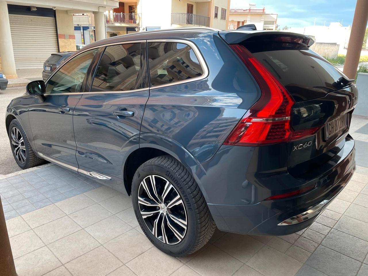 Volvo XC 60 B4 (d) 20d 197CV Aut. INSCRIPTION TETTO NAVY PELLE LED 19
