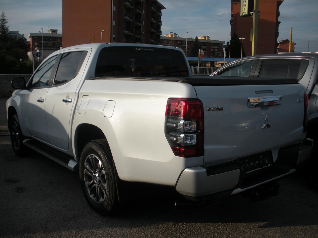 Mitsubishi L200 2.3 D Double Cab 4x4 Super Select Diamond aut.