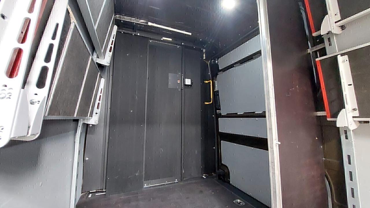 Volkswagen Crafter allestimento ups