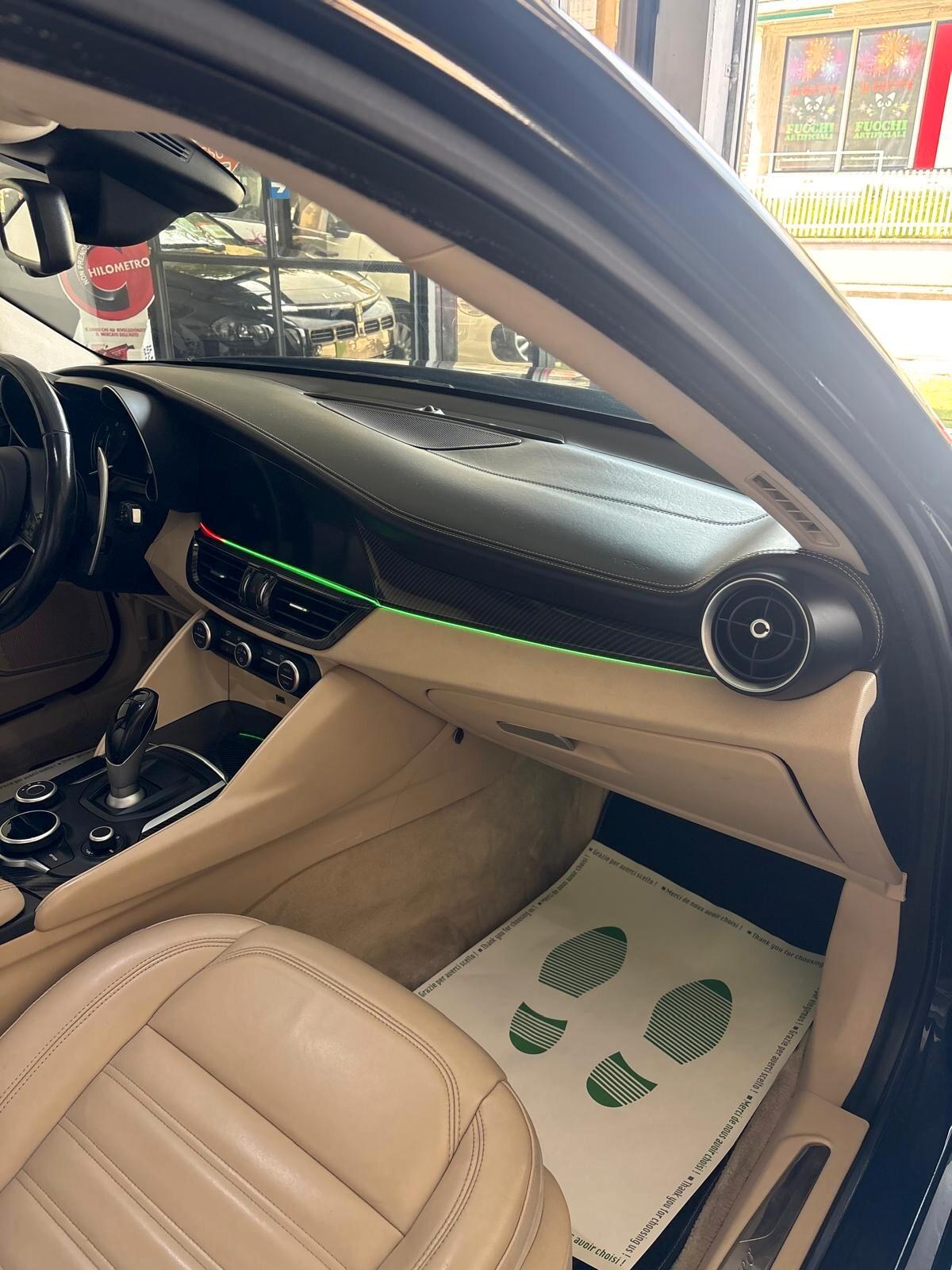 Alfa Romeo Giulia 2.2 Turbodiesel 210 CV AT8 AWD Q4 Veloce