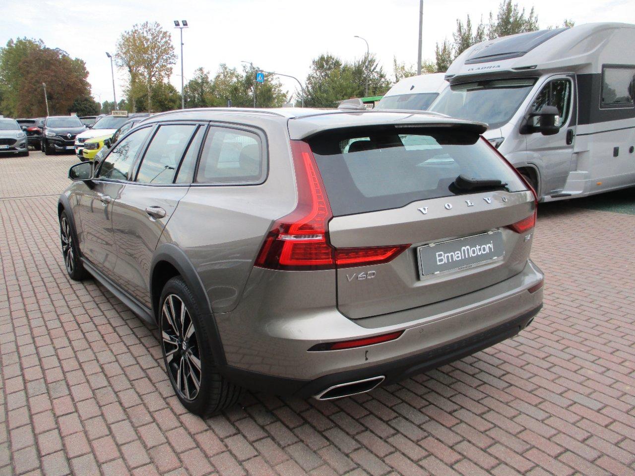 Volvo V60 Cross Country 2.0 b4 Business Pro AWD auto CarPlay/Camera/Portellone