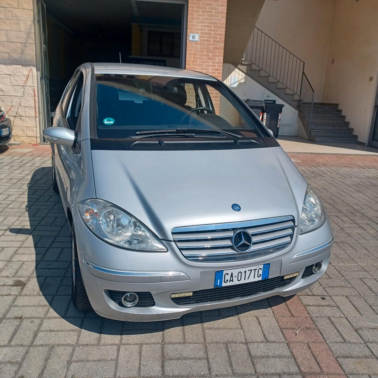 AUTOMATICA NEOPATENTATI CLASSE A 2.0TDI CON GANCIO DI TRAINO