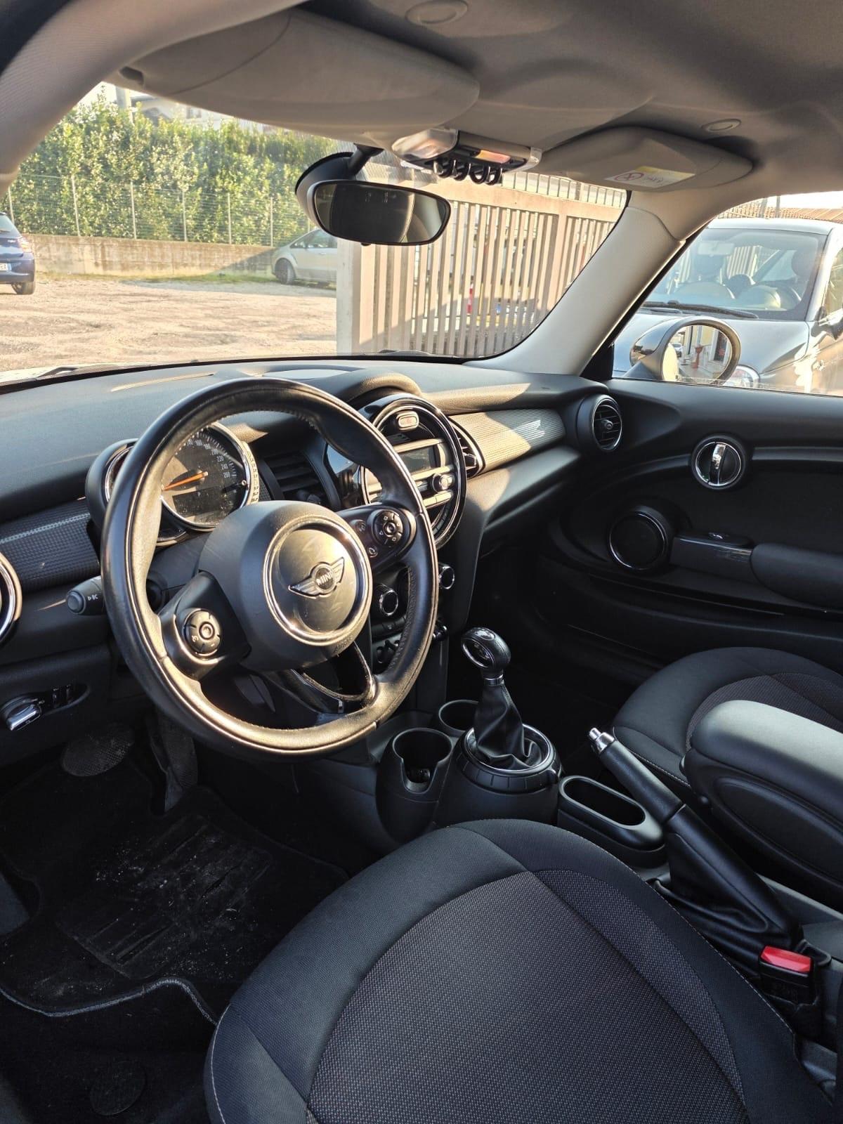 Mini 1.5 Cooper D 5 porte cambio automatico garanzia 12 mesi!!!