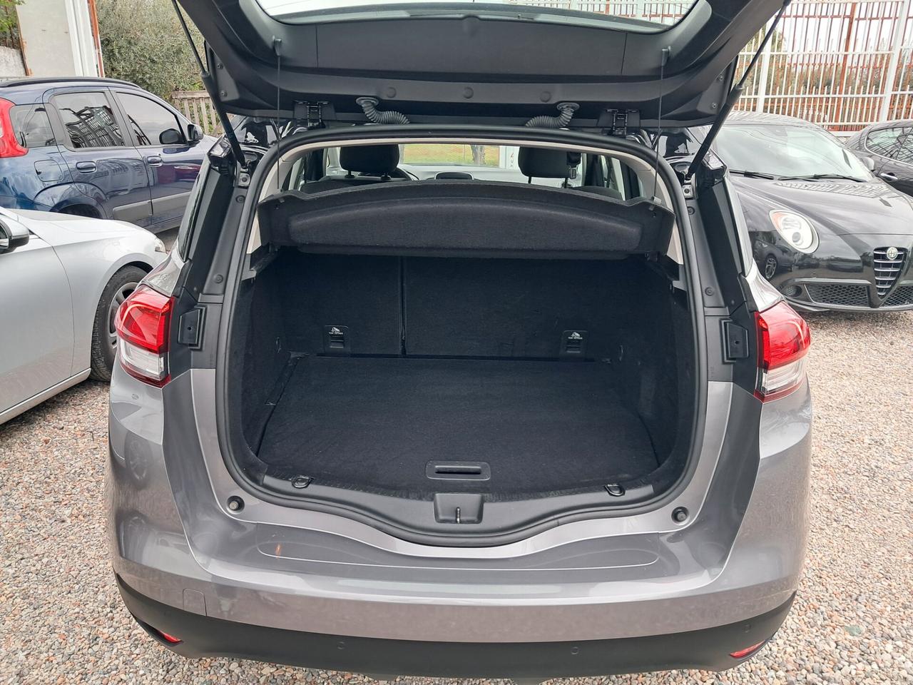 Renault Grand Scenic Blue dCi 120 CV EDC Initiale Paris