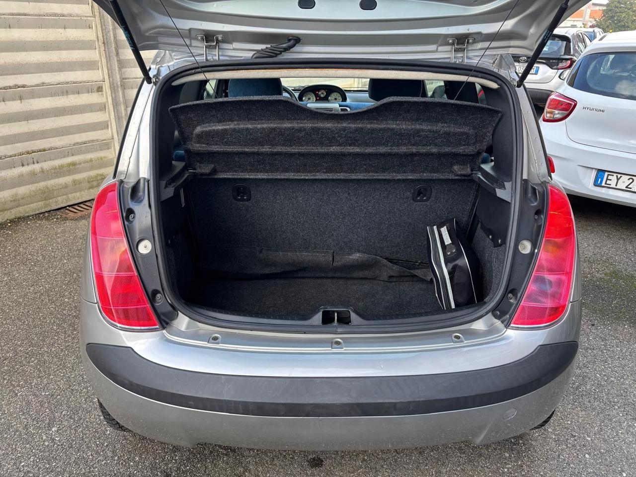 Lancia Ypsilon 1.2 16V Platino