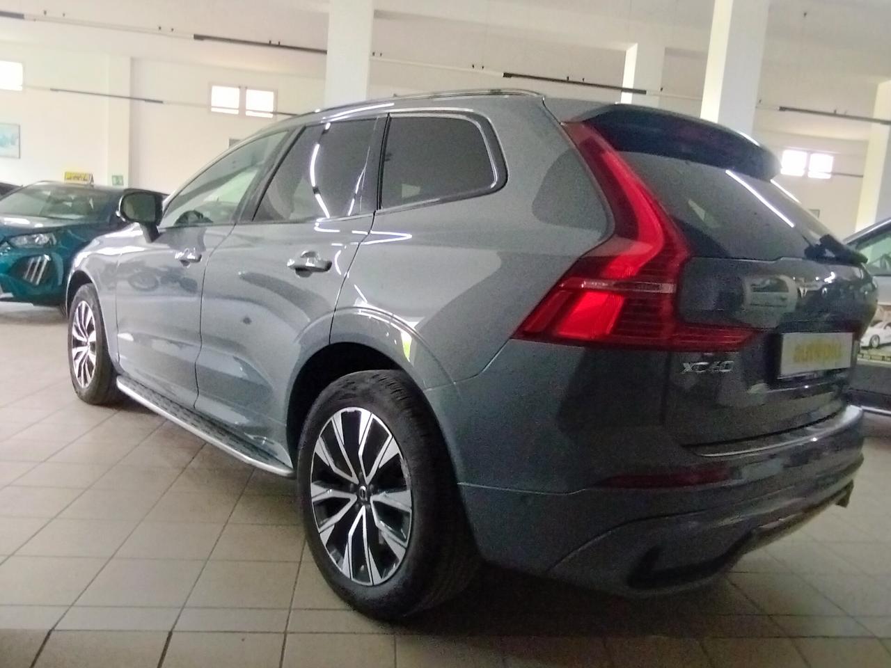 Volvo XC 60 XC60 B4 (d) automatico Plus Bright AUTOCARRO 5 POSTI