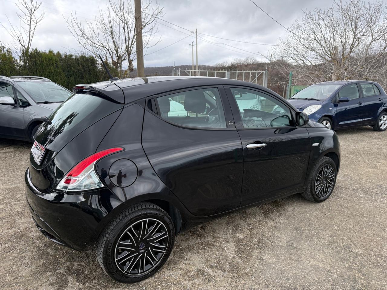 Lancia Ypsilon 1.0 FireFly 5 porte S&S Hybrid Ecochic Gold