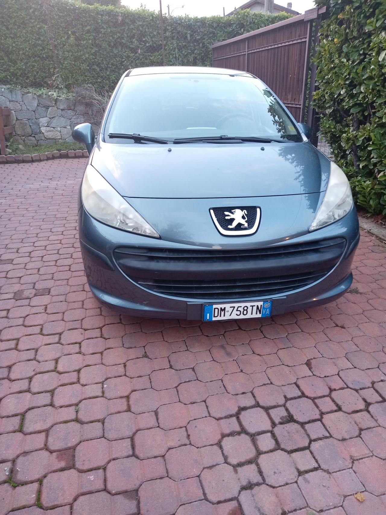 Peugeot 207 1.4 8V 75CV 5p. ONE Line