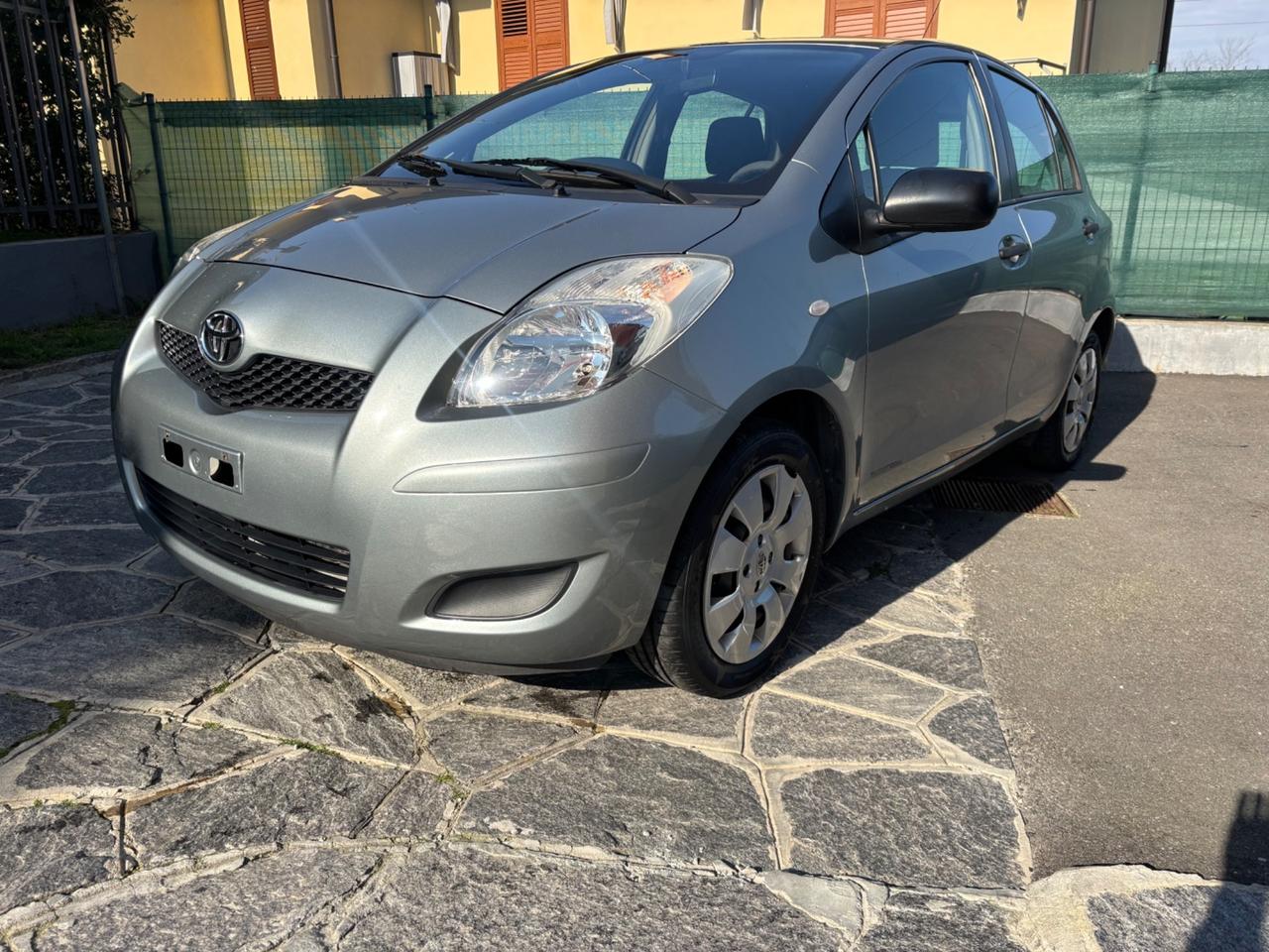 Toyota Yaris 1.0 5 porte Sol