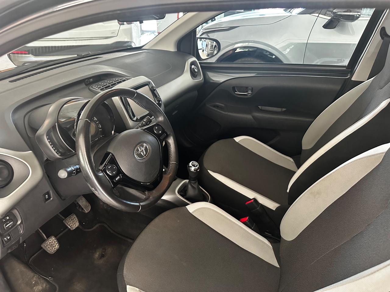 Toyota Aygo 1.0 VVT-i 69 CV 5 porte x-cite
