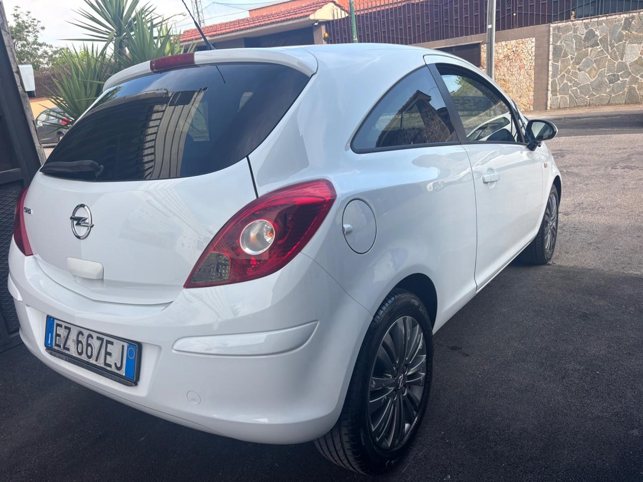 Opel Corsa 1.2 85CV 3 porte GPL-TECH b-color