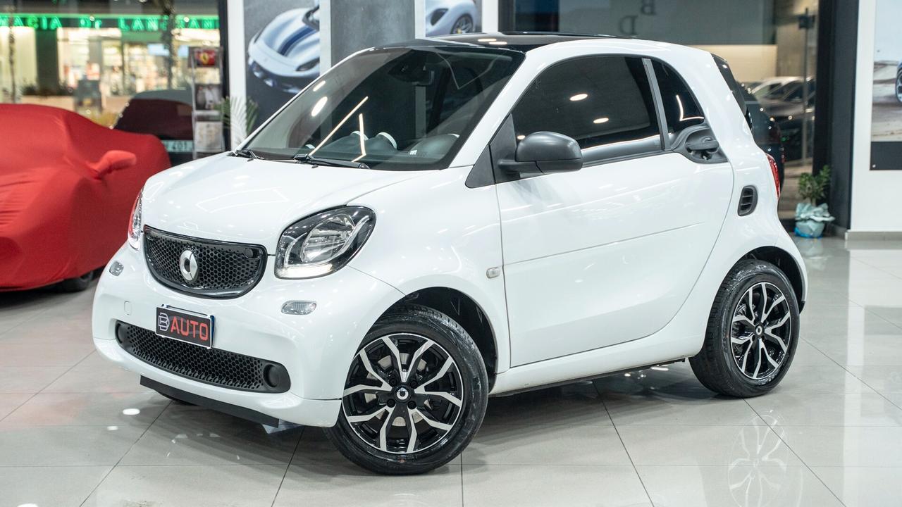 Smart ForTwo 1.0 YOUNGSTER 71 CV TWINAMIC AUTO NAVI PELLE FULL