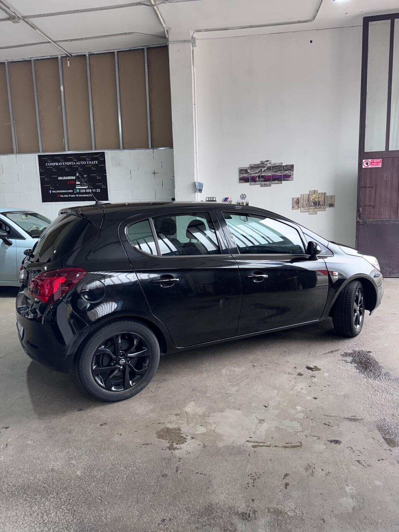 Opel Corsa 1.2 5 porte Black Edition