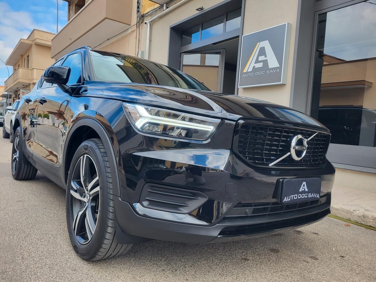 Volvo XC40 D3 Geartronic R-Design Retroc. Cerchi 19 Full Led...