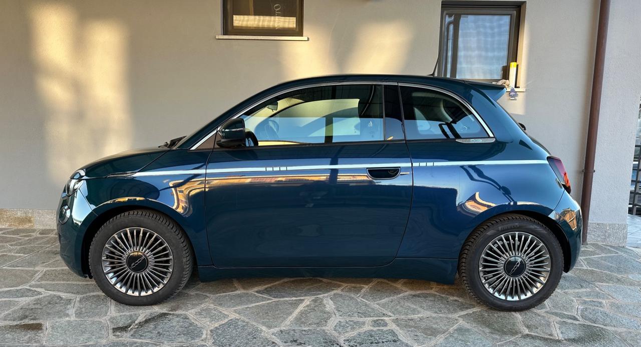 Fiat 500e 42 kWh buisness opening