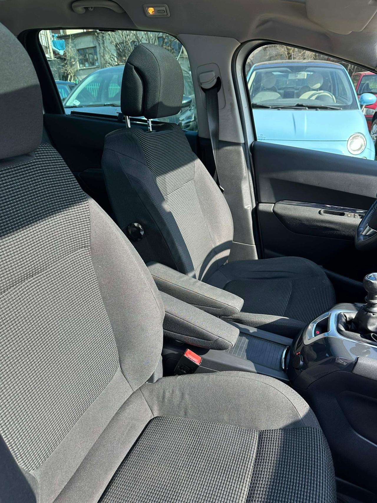 Peugeot 5008 1.6 HDi 115CV ALURE 7 POSTI TETTO KMCERT GARANZ