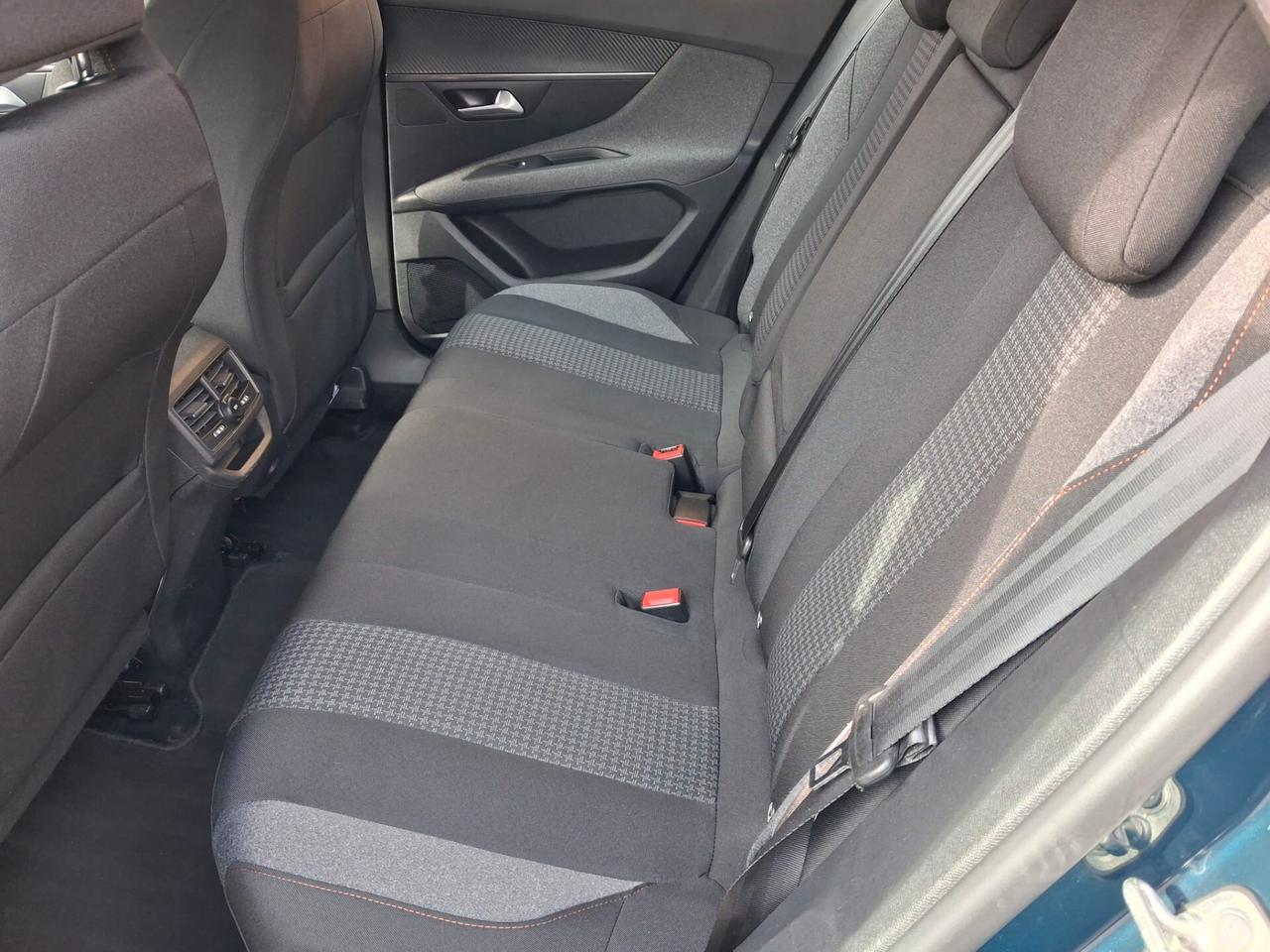 Peugeot 3008 BlueHDi 130 S&S EAT8 Active Business