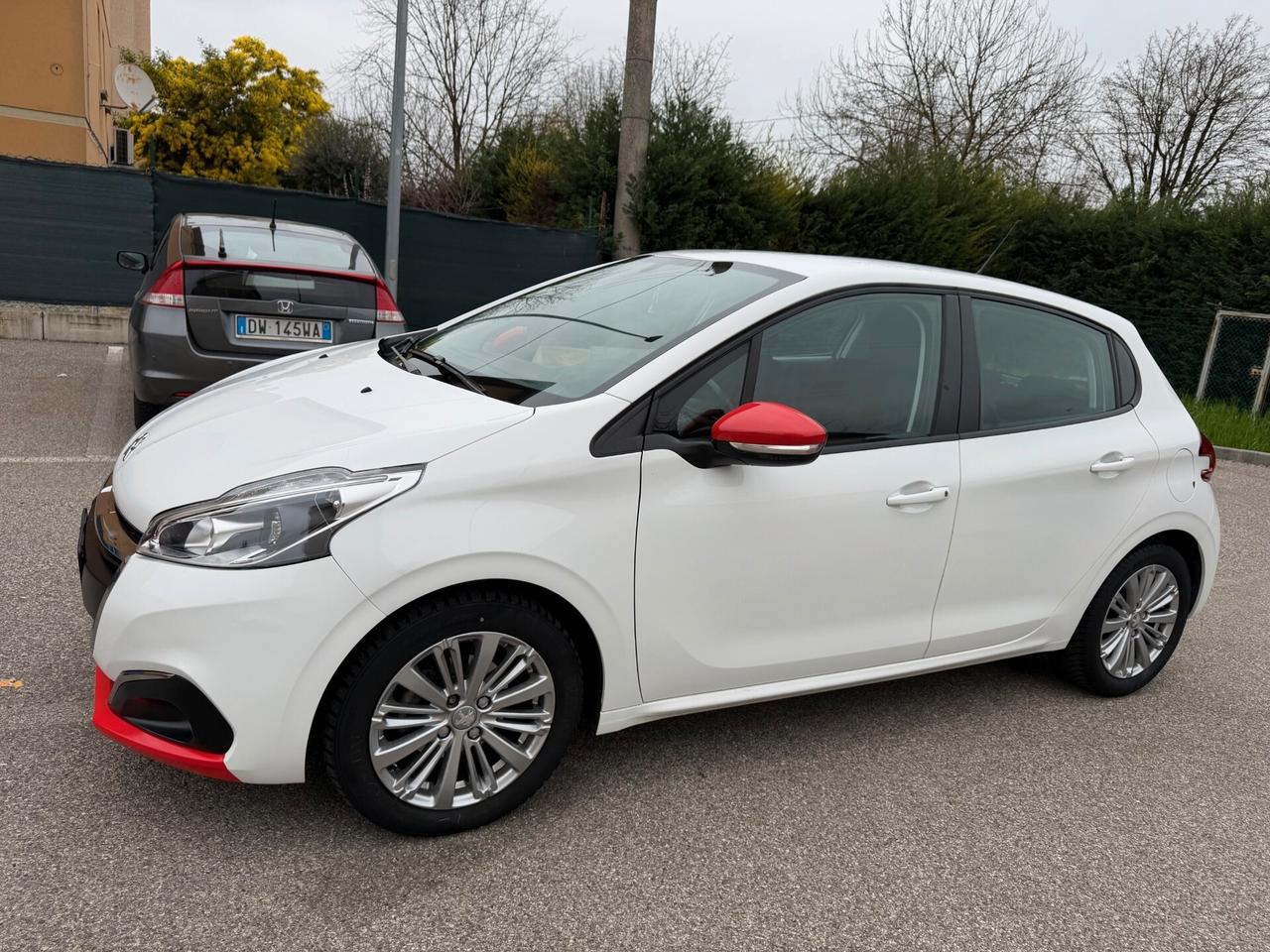 Peugeot 208 1.2 - NEOPATENTATI - 12 MESI DI GARANZIA -