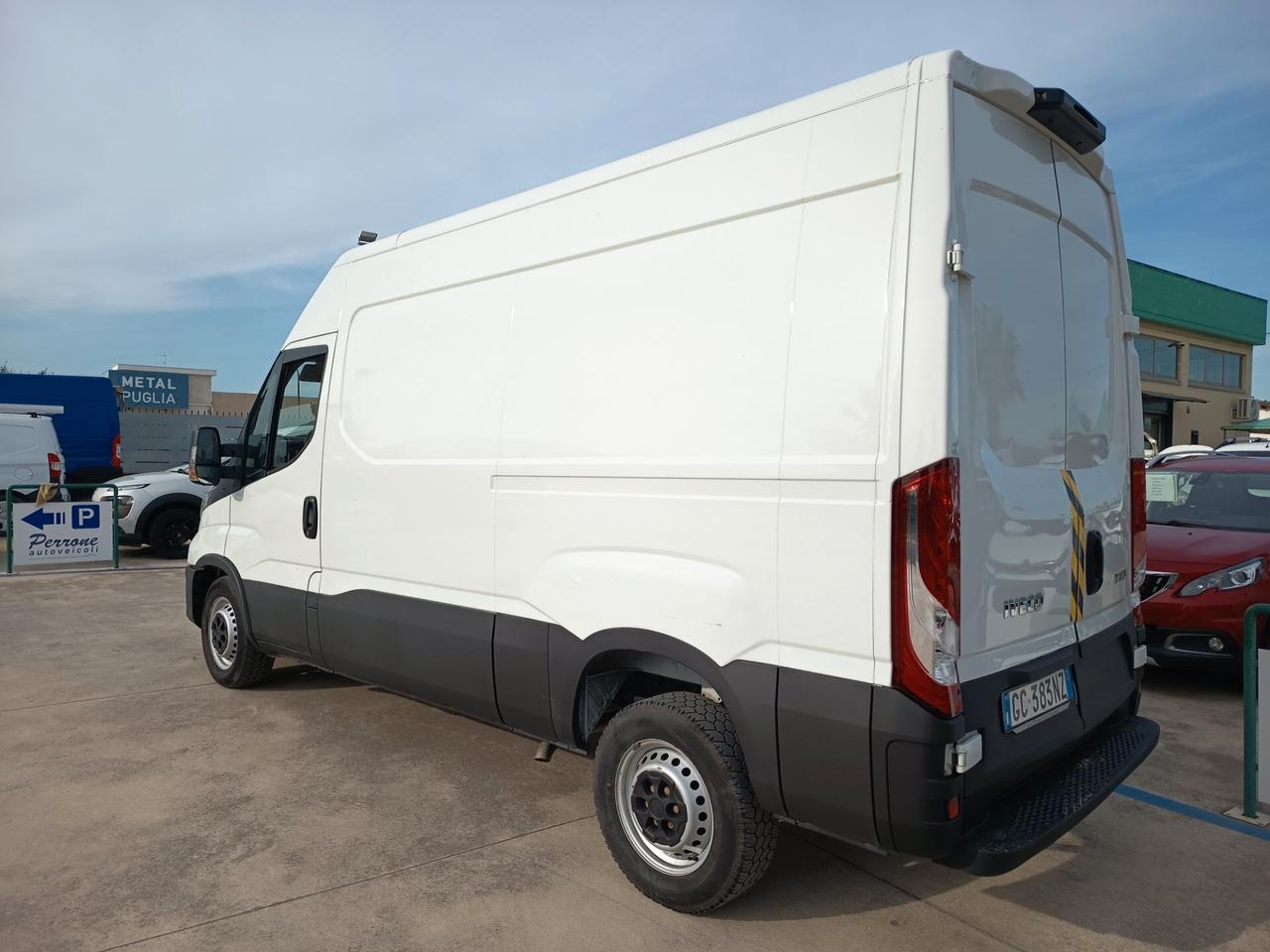 Iveco Daily 33S12 2.3 H2 Cabinato