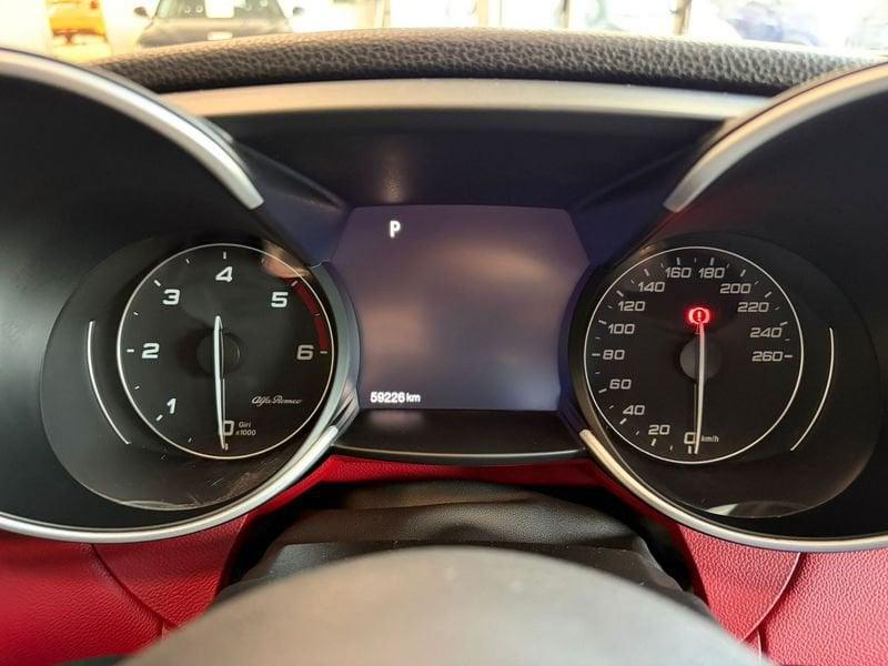 Alfa Romeo Giulia 2.2 Turbodiesel 210 CV AT8 AWD Q4 Veloce