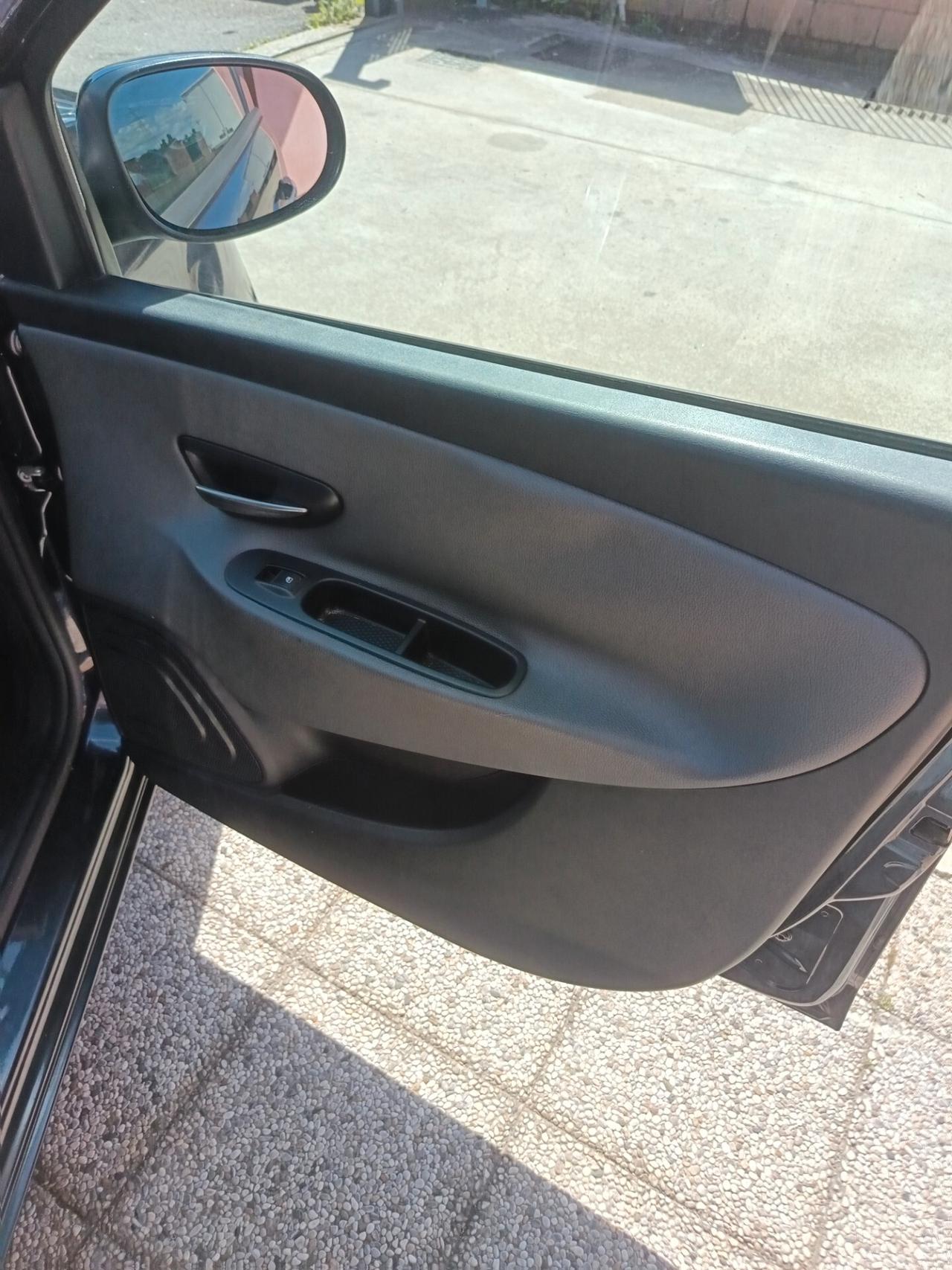 Lancia Ypsilon 1.2 69 CV 5 porte Gold
