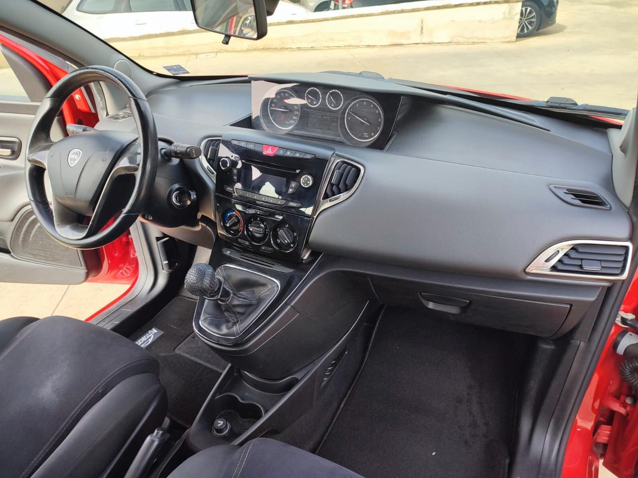 Lancia Ypsilon 1.2 69 CV 5 porte Gold