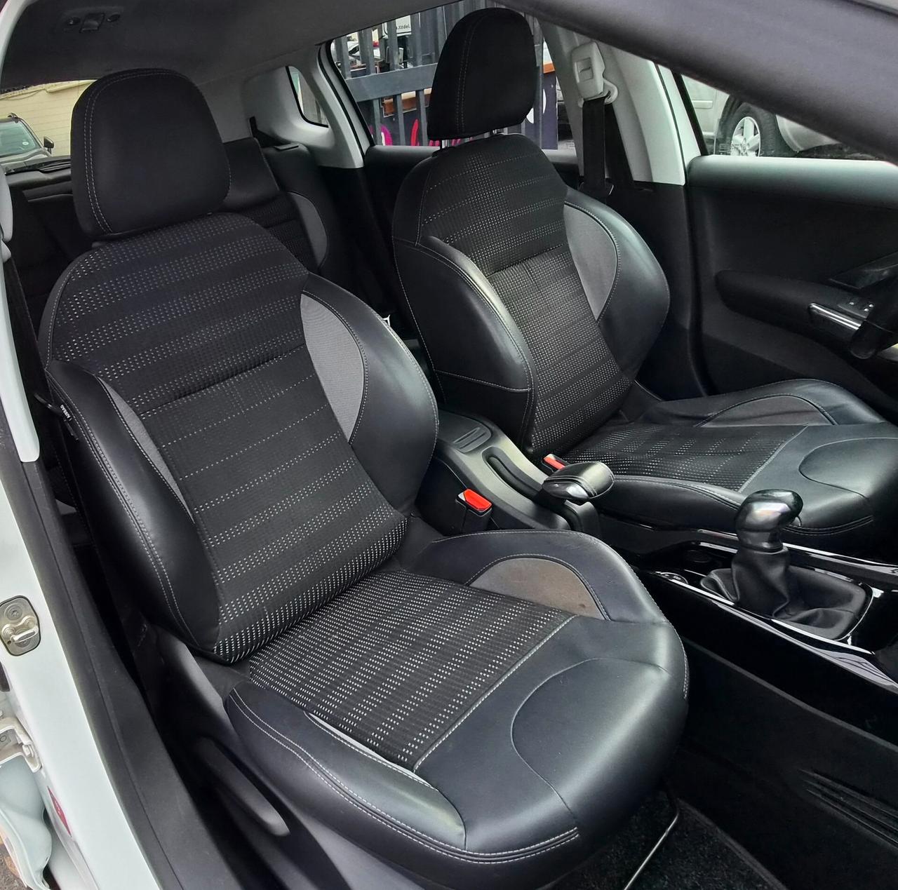 Peugeot 2008 BlueHDi 100 Black Matt