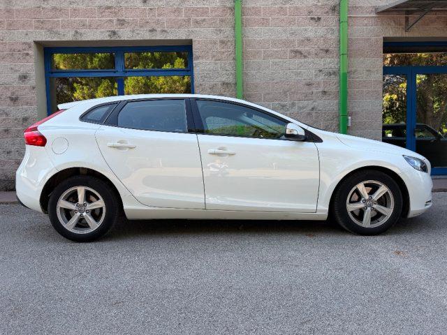 VOLVO V40 1.6 D2 114CV KINETIK POWERSHIT CAMBIO AUTOMATICO