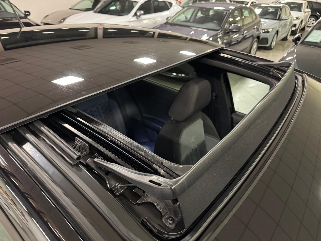 Volkswagen Taigo 1.0 tsi R-Line 115cv Tetto Apribile