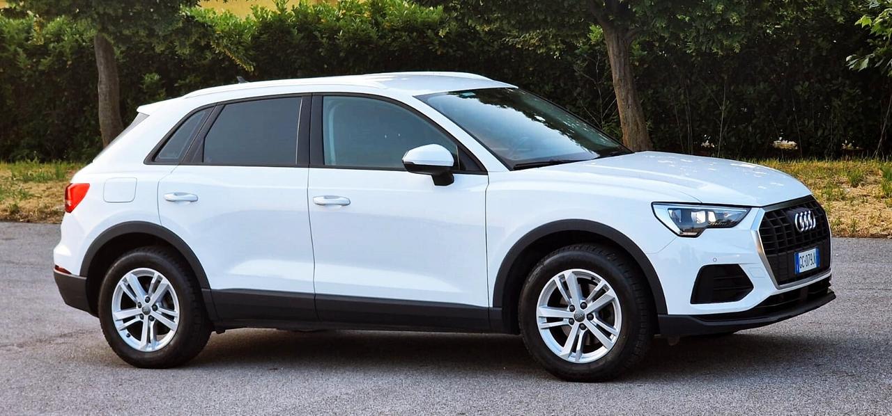 Audi Q3 35 TDI S tronic Business