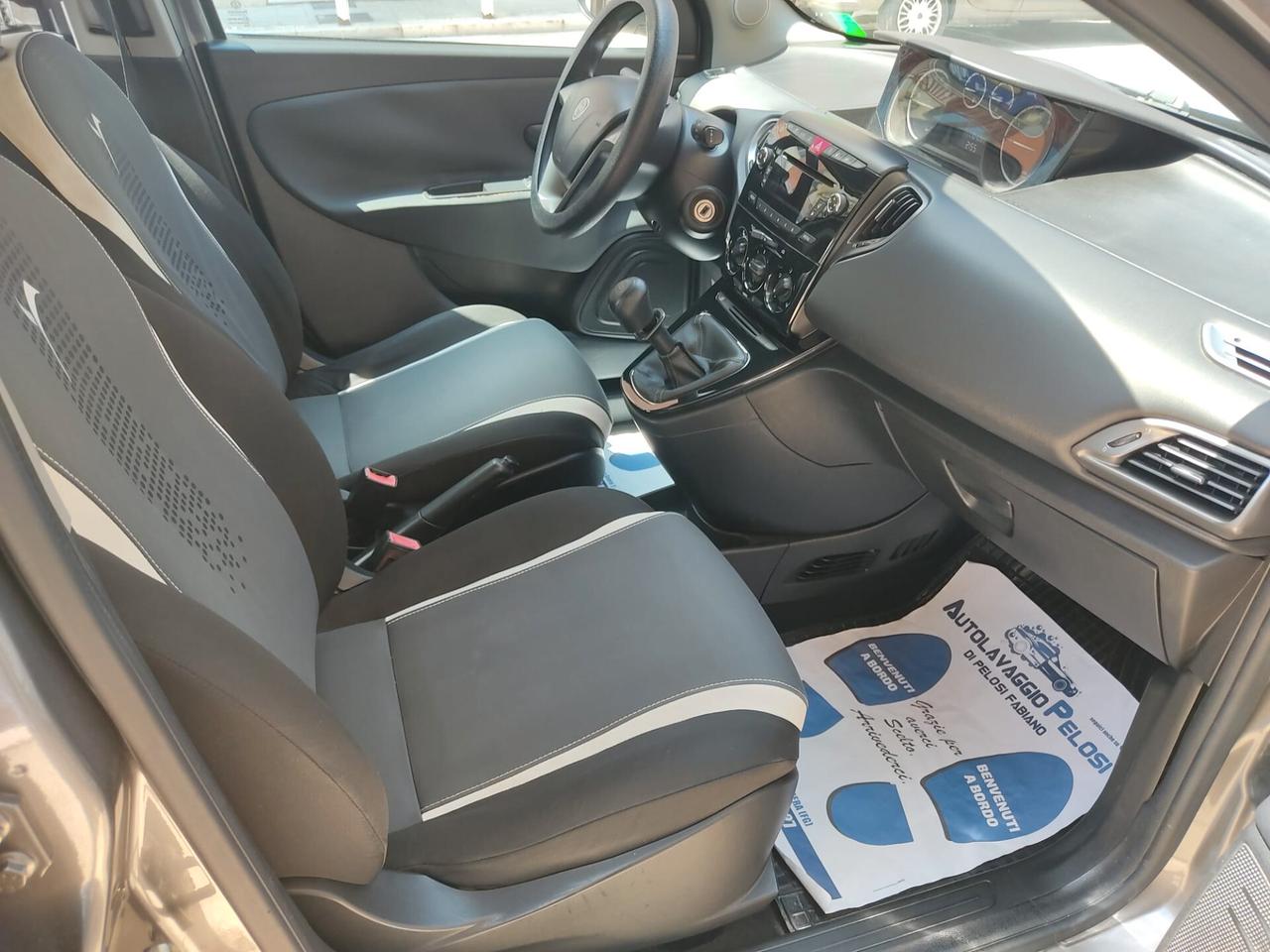 Lancia Ypsilon 0.9 TwinAir 85 CV 5 porte Metano Ecochic Elefantino