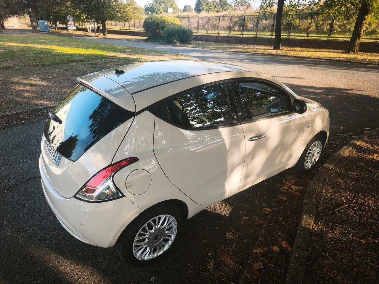 Lancia Ypsilon 1.2 69 CV 5 porte Platinum