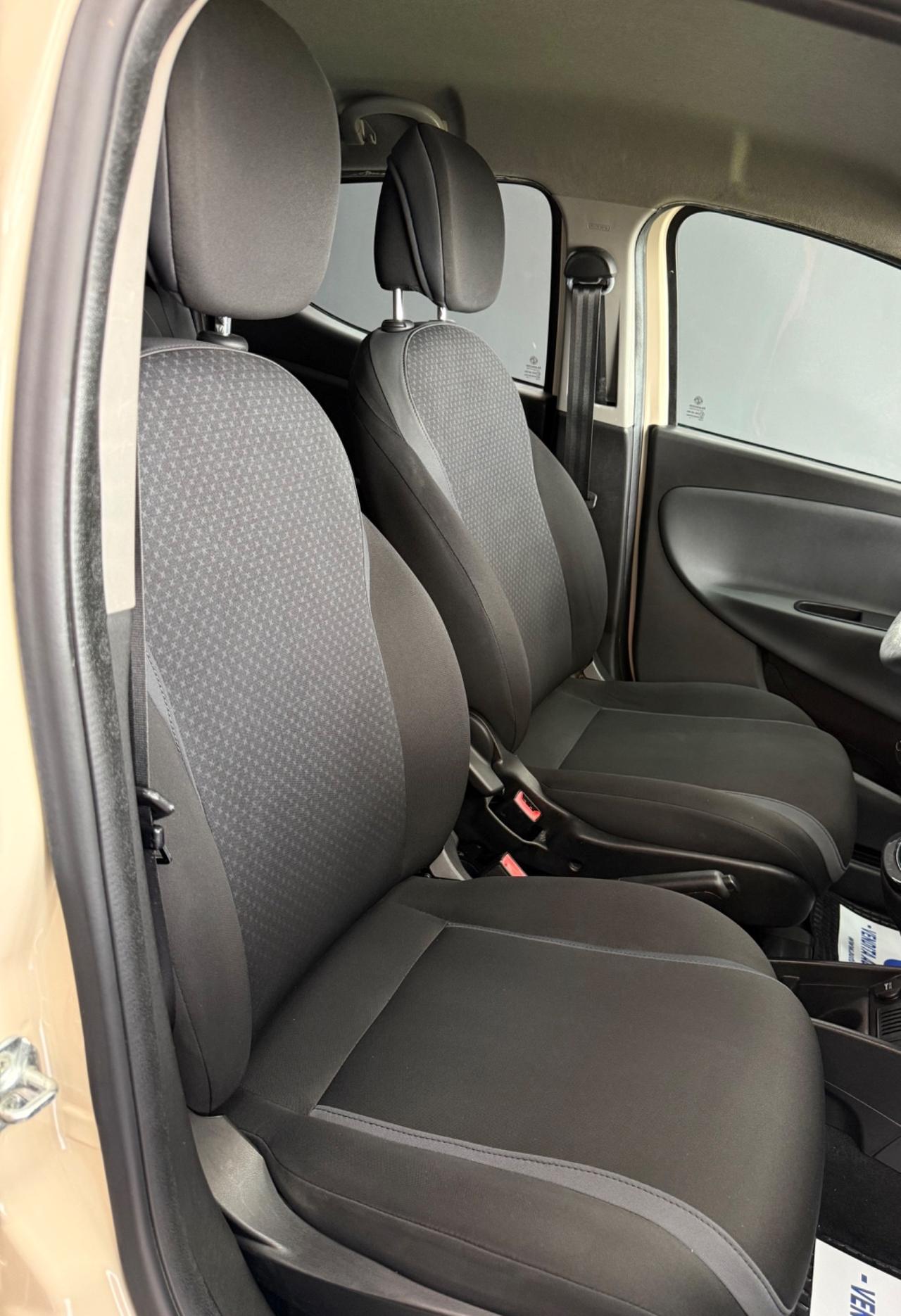 Lancia Ypsilon 1.3 MJT 95 CV Platinum 2016