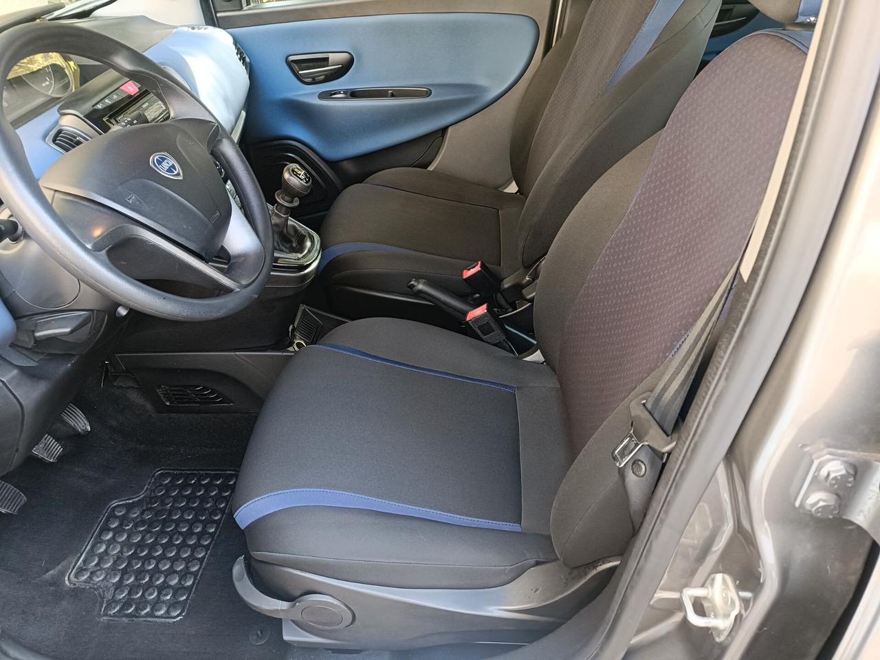 Lancia Ypsilon 1.2 69 CV 5 porte Silver