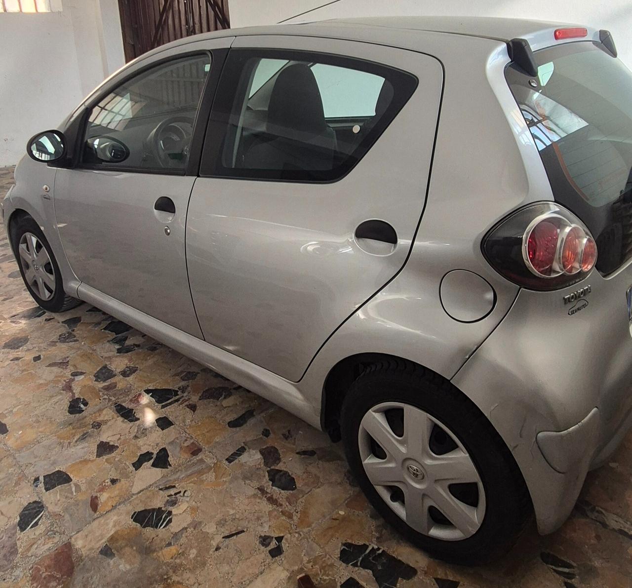 Toyota Aygo 1.0 12V VVT-i 5 porte Sol