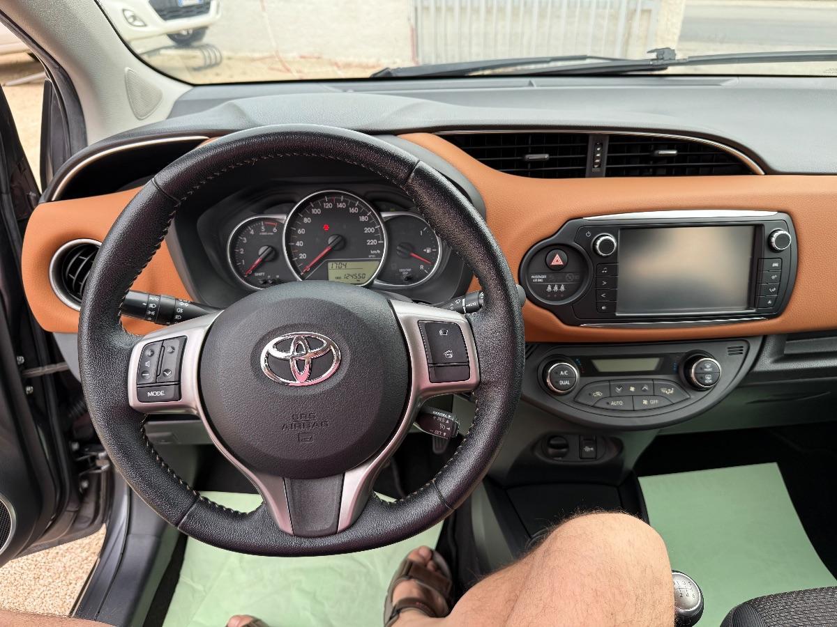 TOYOTA - Yaris - 1.4 D-4D 5p. Lounge MY 16 ; Adatta ai Neopatentati