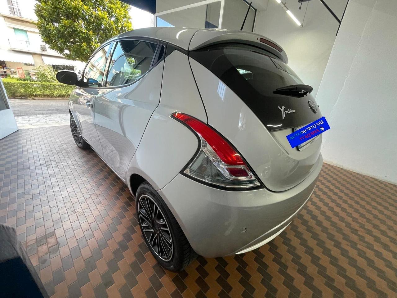 Lancia Ypsilon 1.0 FireFly 5 porte S&S Hybrid Ecochic Gold