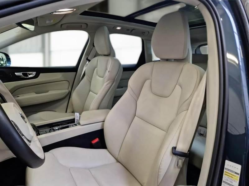 VOLVO Xc60 B4 Mild Hybrid (D) Awd Geartronic Momentum Pro