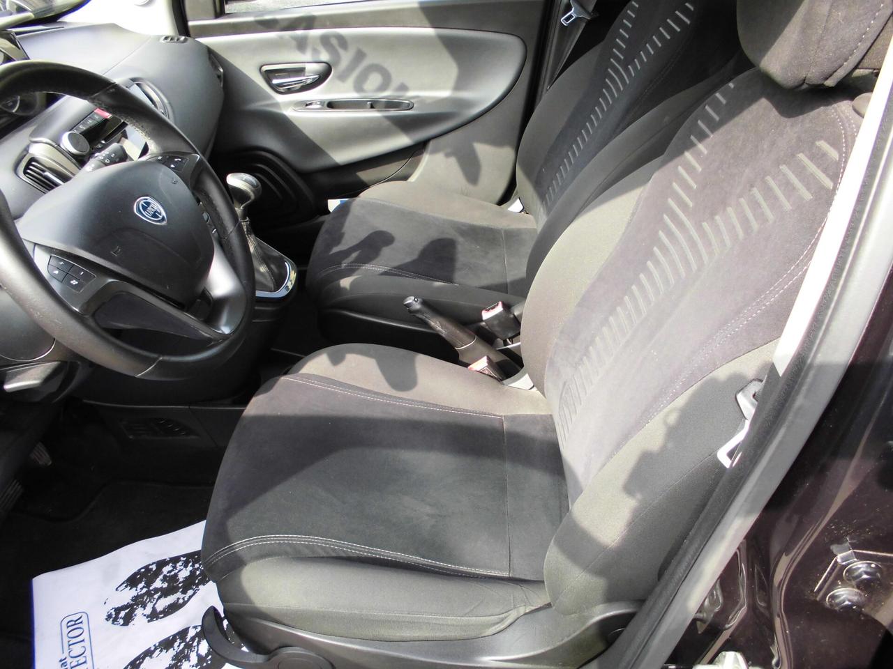 Lancia Ypsilon 0.9 TwinAir 85 CV 5 porte S&S DFN Platinum