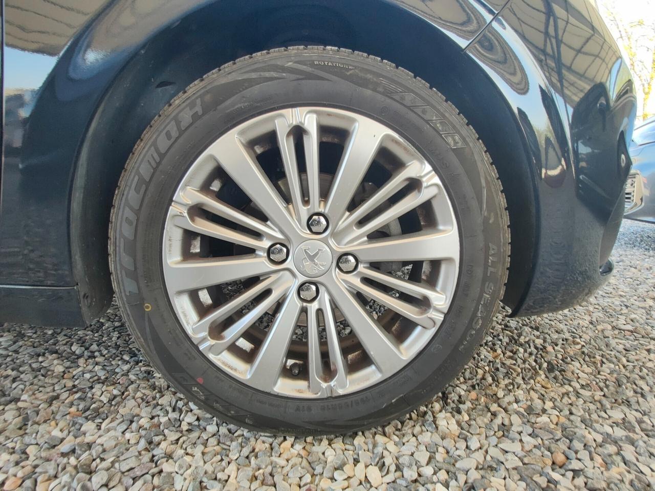 Peugeot 208 PureTech 82 5p. GPL Allure NEOPATENTATI