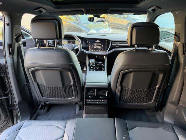 VOLKSWAGEN Touareg 3.0 V6 TDI 286 CV SCR R-Line Final Edition