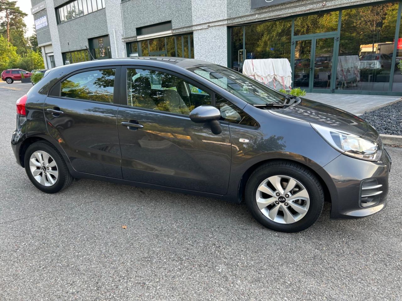 Kia Rio 1.2 CVVT 5p. Cool * 37000 Km * Neo patentati *