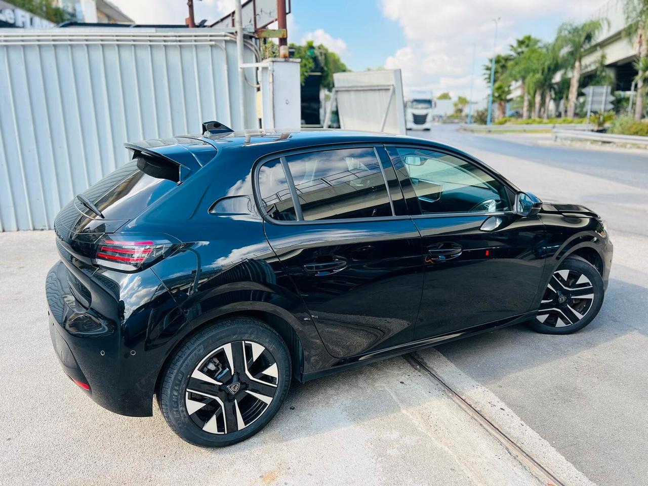 Peugeot 208 Restyling 100cv Allure - 2024