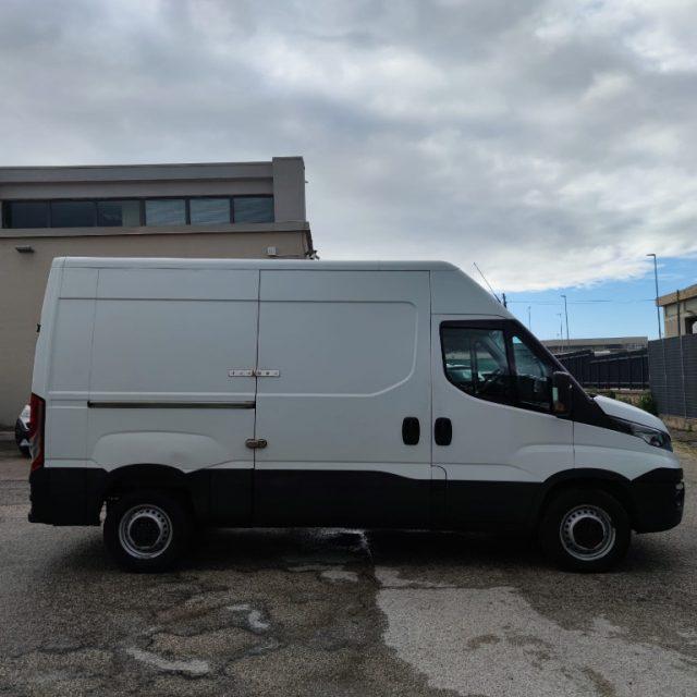 IVECO DAILY 35S12 VH2 FURGONE PASSO MEDIO 3 POSTI